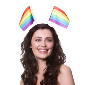 Pride -panta sateenkaarilipuilla